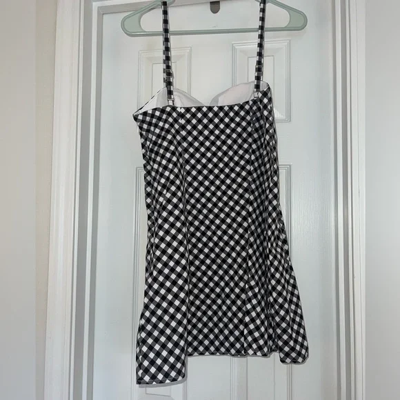 Abercrombie & Fitch Black and White Gingham Bra-Free Everyday Skort Dress - Picture 9 of 10